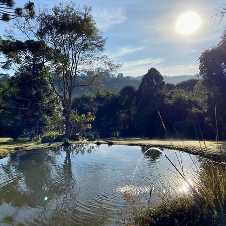 Pousada Chales Da Casa Centenaria ซานโต อังตัวนิโอ โด ปิงญัล ภายนอก รูปภาพ