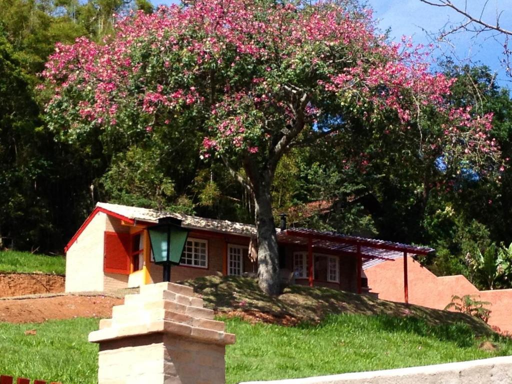 Pousada Chales Da Casa Centenaria ซานโต อังตัวนิโอ โด ปิงญัล ภายนอก รูปภาพ