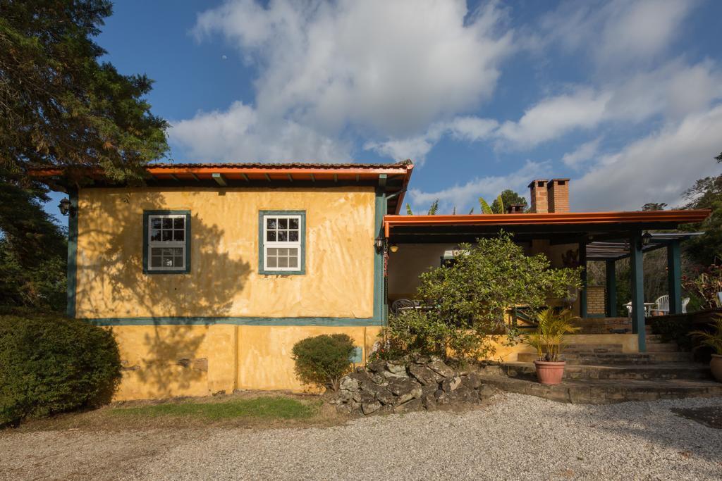Pousada Chales Da Casa Centenaria ซานโต อังตัวนิโอ โด ปิงญัล ภายนอก รูปภาพ