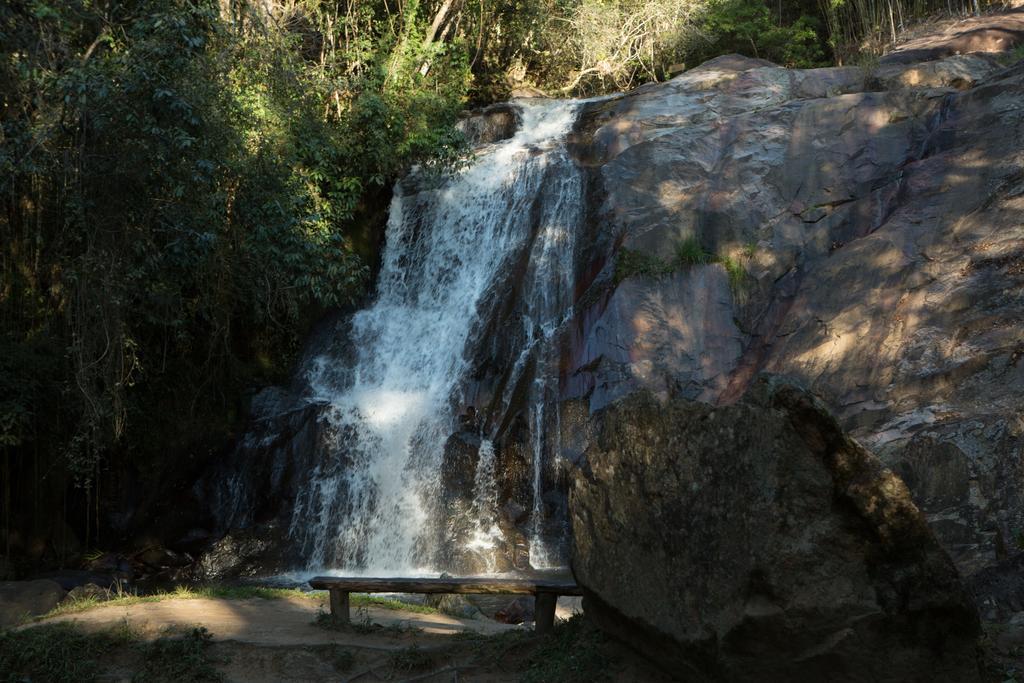 Pousada Chales Da Casa Centenaria ซานโต อังตัวนิโอ โด ปิงญัล ภายนอก รูปภาพ