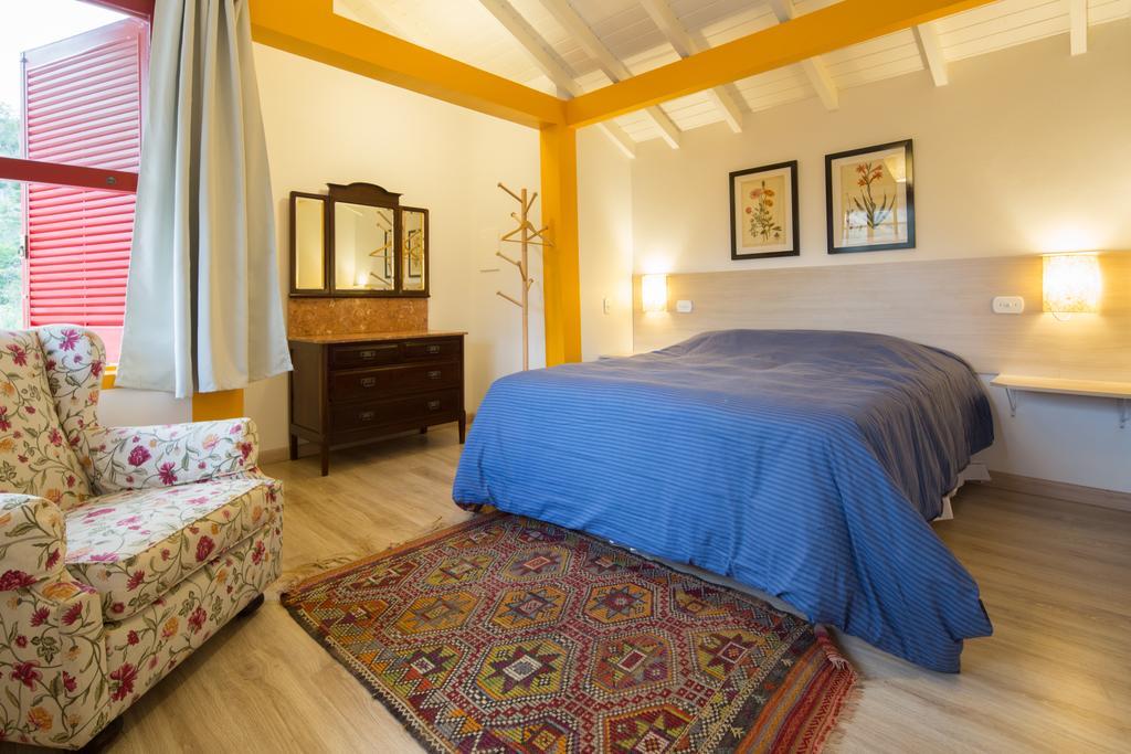 Pousada Chales Da Casa Centenaria ซานโต อังตัวนิโอ โด ปิงญัล ภายนอก รูปภาพ